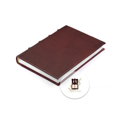 Quaderni o diari in pelle rilegati a mano dai nostri mastri artigiani.