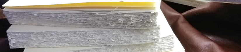 Quaderno antico in cuoio e carta vergata: più bello non si può.